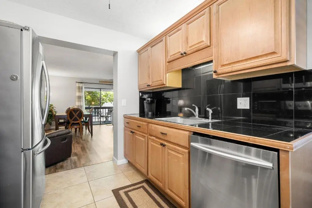 Seashell 19, 2 Bedrooms, Pool Access, WiFi, Sleeps 6, Walk to Beach