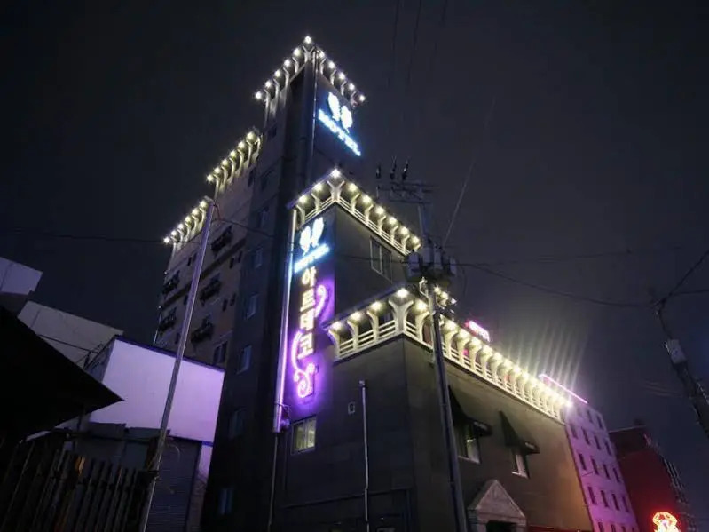 Artdeco Motel
