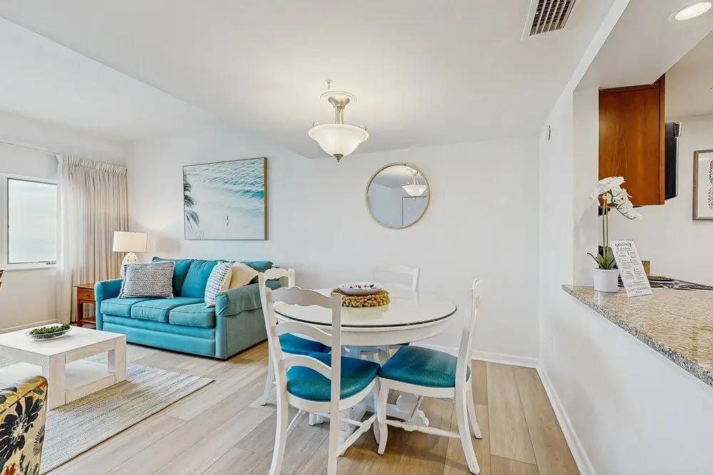 Clean & Cozy Home With Oceanfront Views, Shared Pool, Free Wifi, Central AC