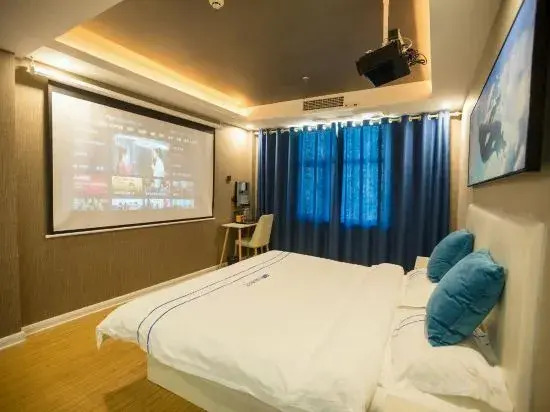 Blue Whale Hotel