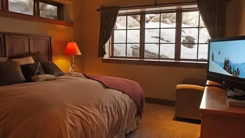 Brown Bear Chalet 4 BedroomHoliday home By Moving Mountains