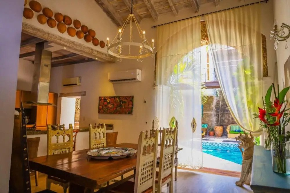 w Magnificent 6BR House w AC in Cartagena
