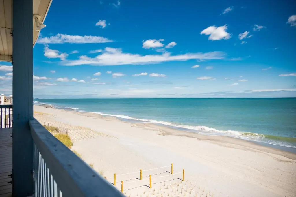 Casa Bianca by Oak Island Accommodations