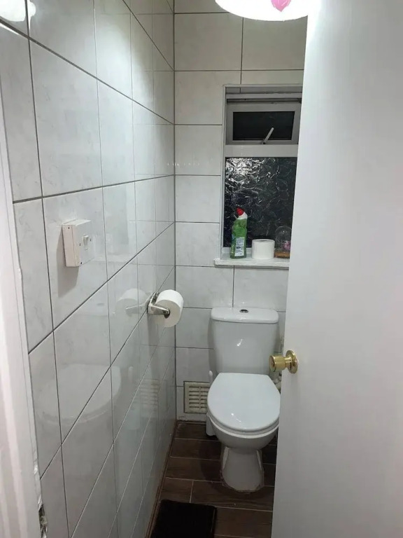 3 Bedrooms - 6 Guests - Parking - Fireplace - Bbq
