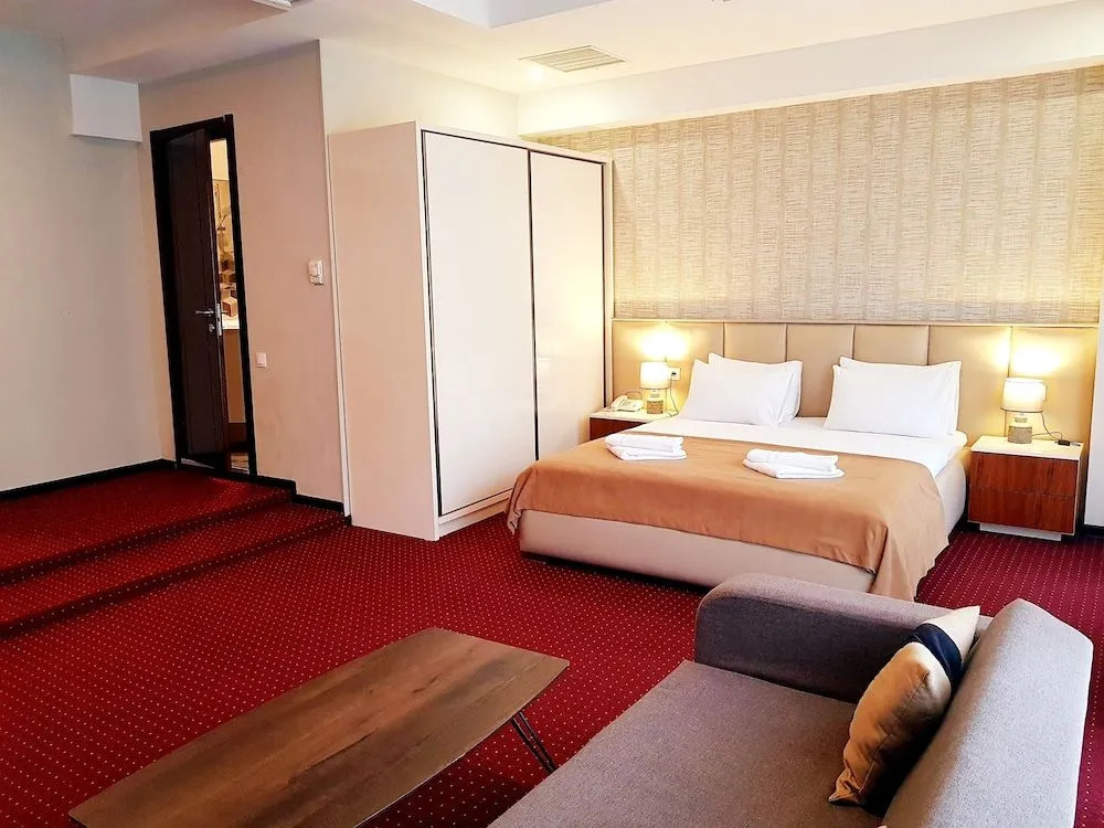 Nice Room Hotel  Wine Brasserie