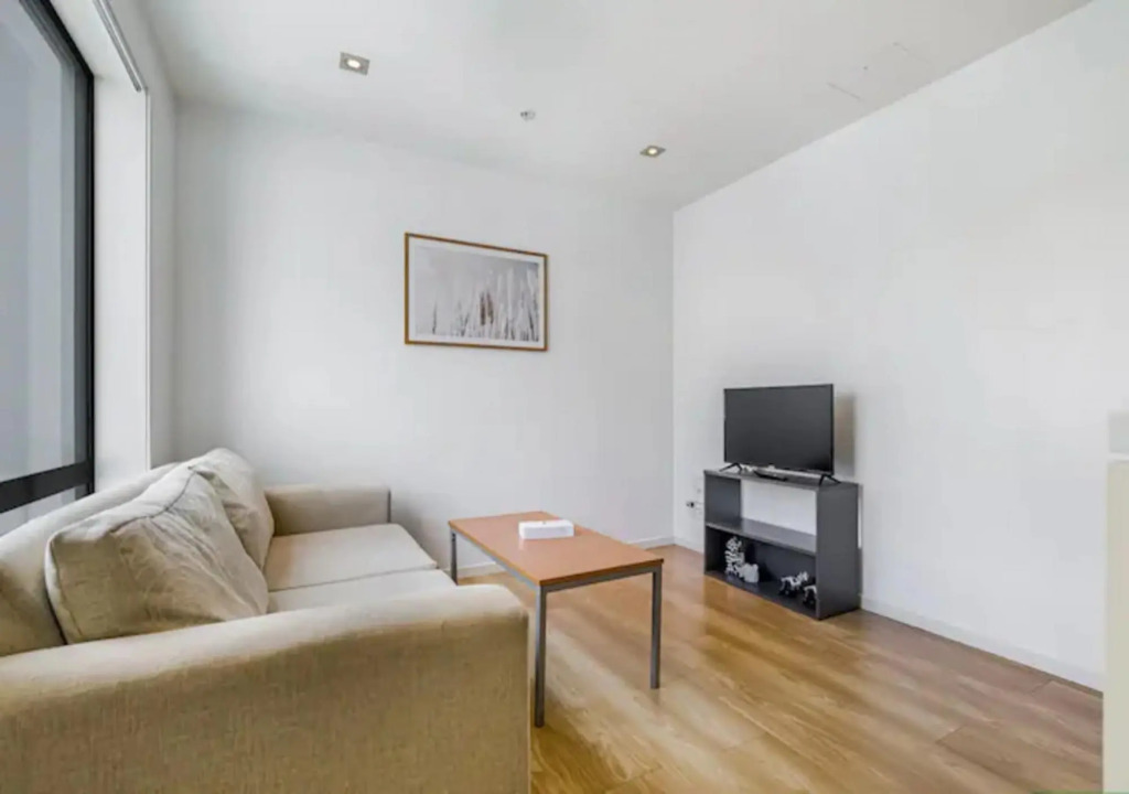 Central two-bedroom apartment close to Spark Arena