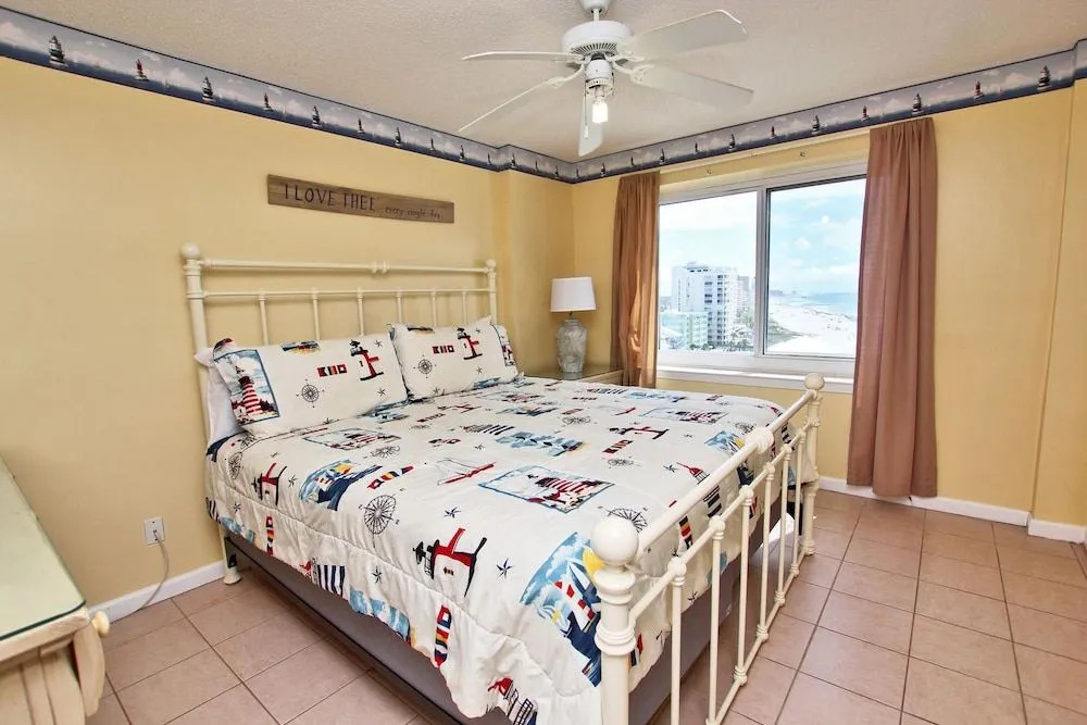 Tradewinds 901 - 2 Br condo