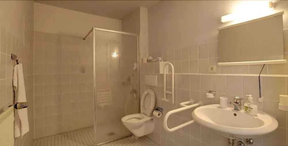 Hotel Restaurant Zum Jägerheim mit Innenpool