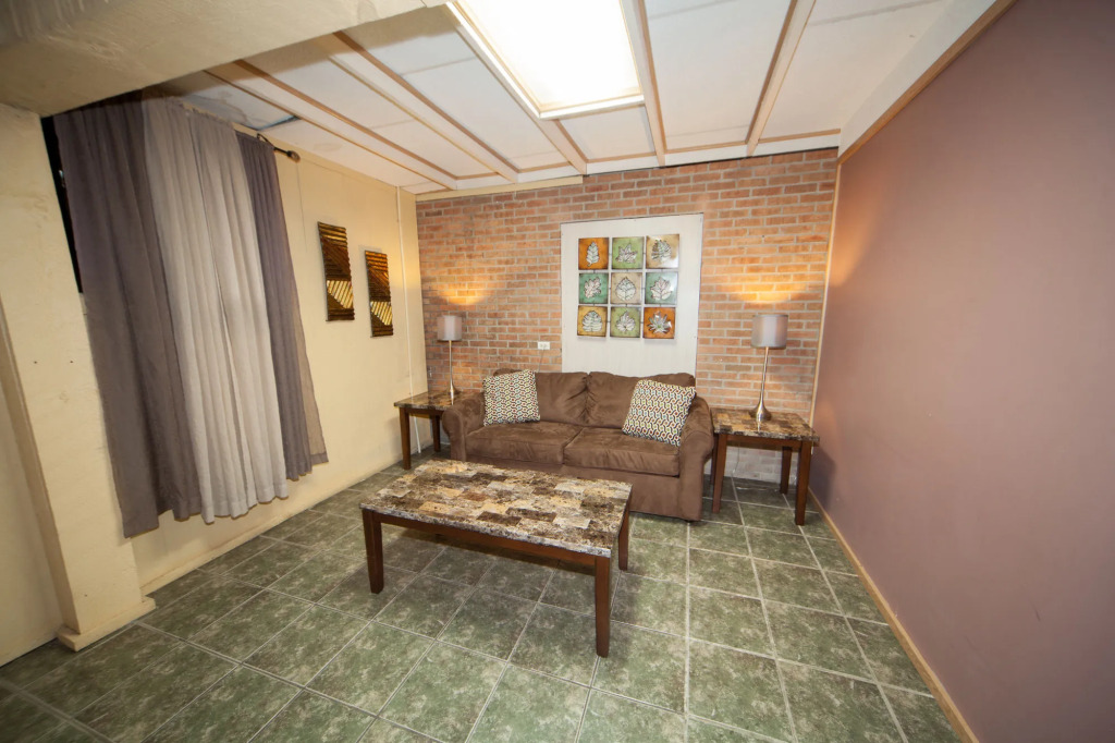 Log Cabin Lodge & Suites