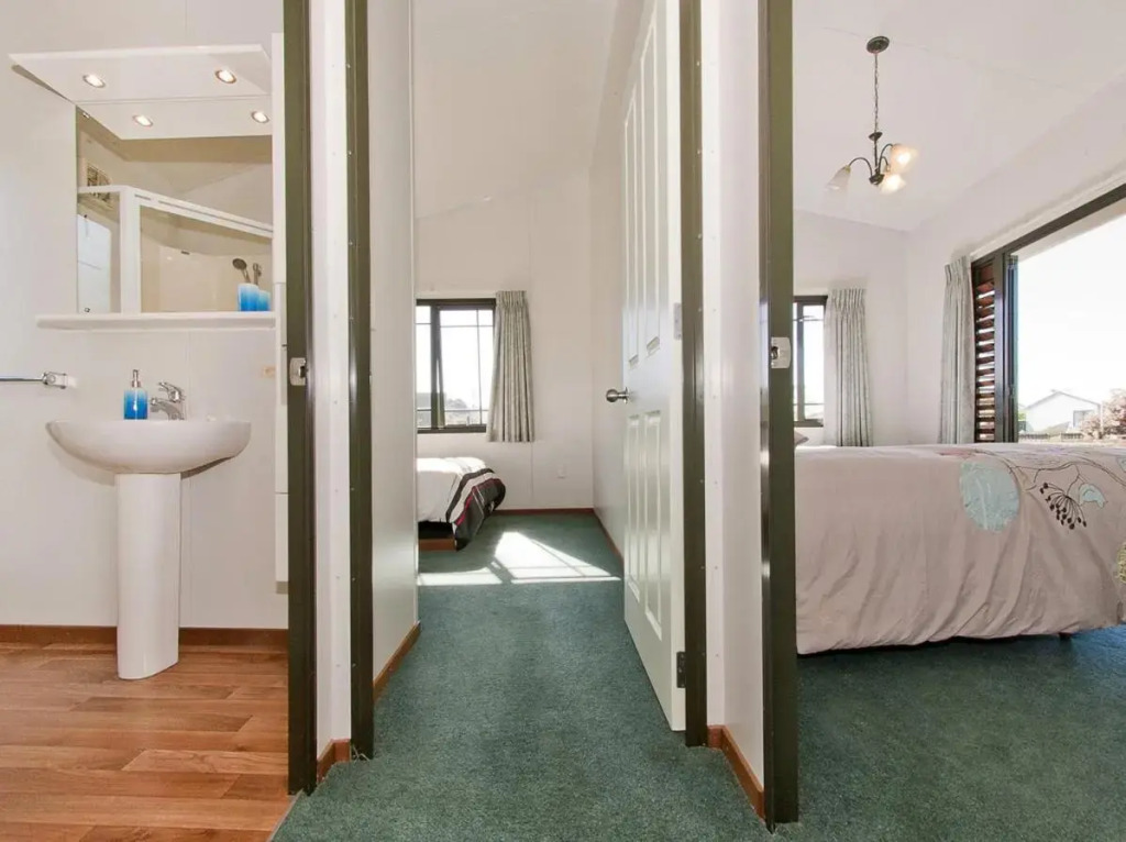 Korolevu Beach House - Whangamata Holiday Home