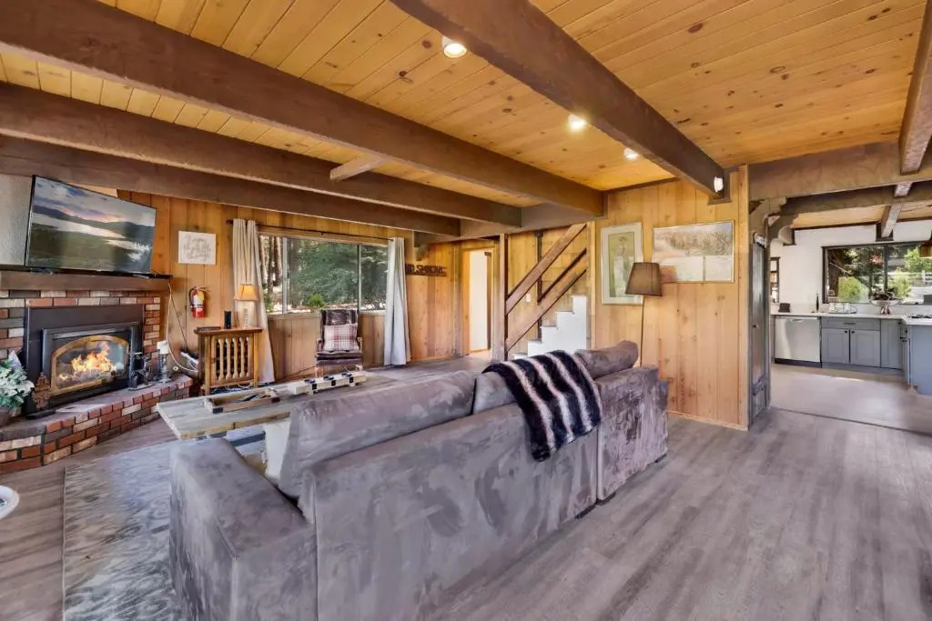 Bear Cabin - 1976 by Big Bear Vacations