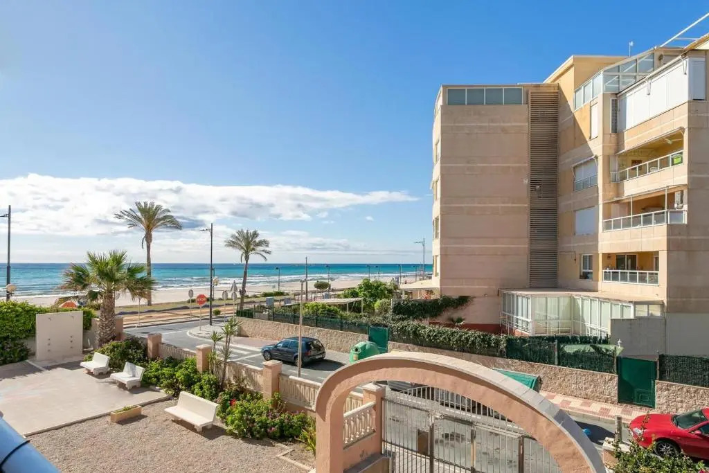 Very nice and modern studio front of the beach