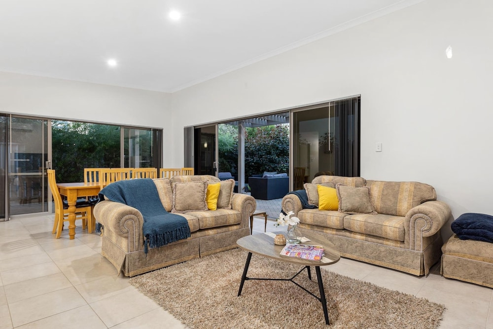 Spacious Family Home in Wannanup Mandurah