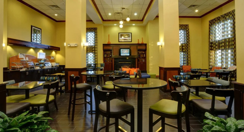 Holiday Inn Express & Suites Midwest City by IHG