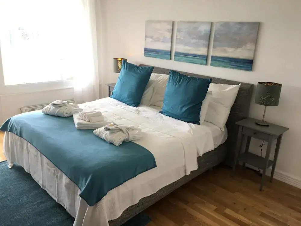 Paradise Lake View Apartment