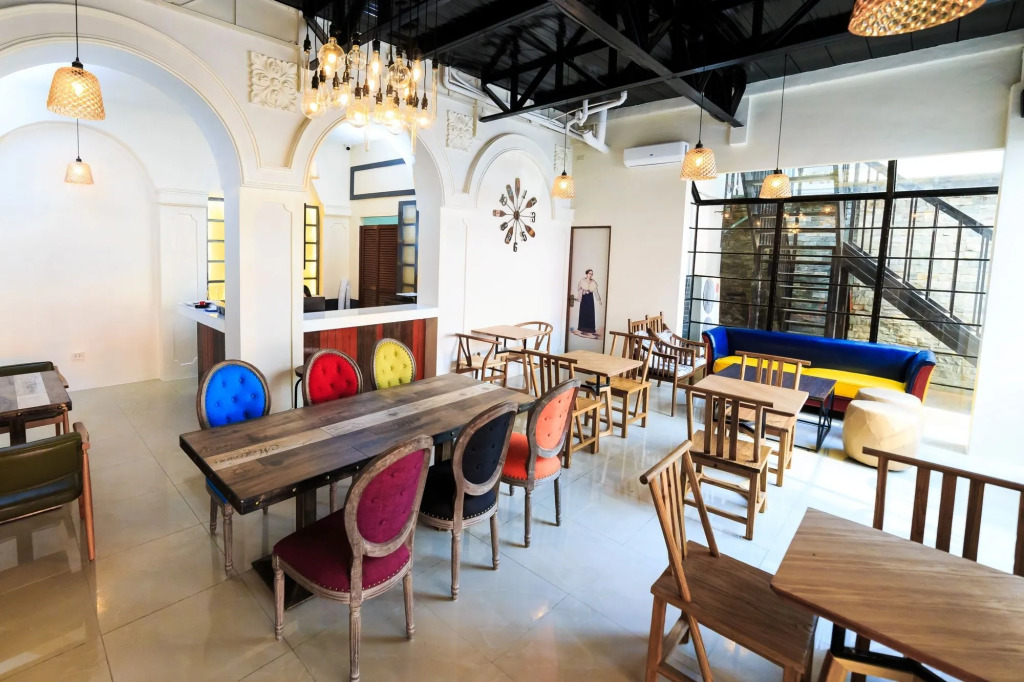 Tambayan Capsule Hostel & Bar