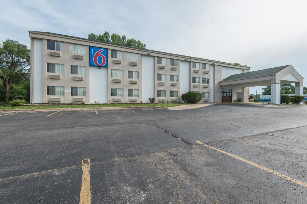 Motel 6-Lawrence, KS