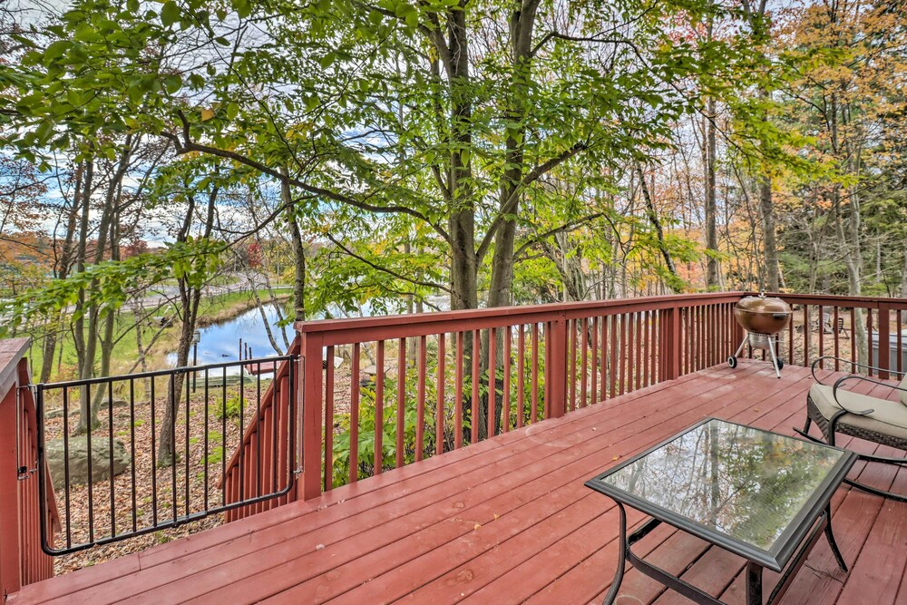 Walk to Beach: Lakefront Pocono Escape w/ Fire Pit