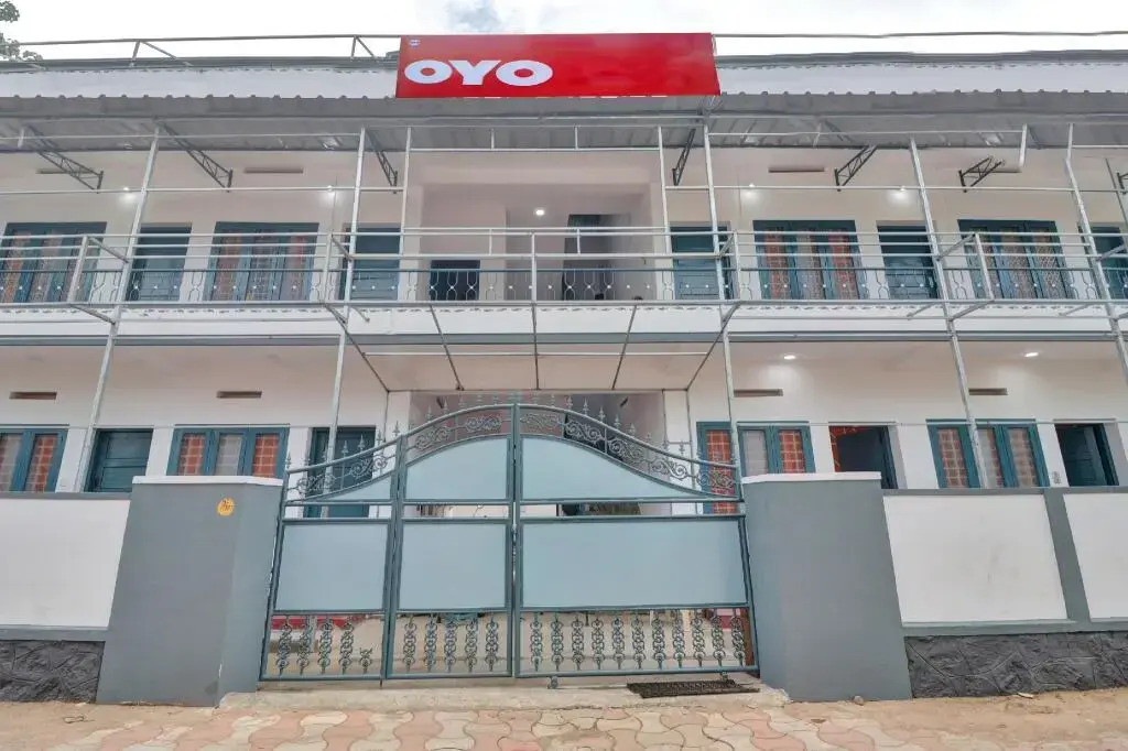Super OYO Flagship 83042 Skywind