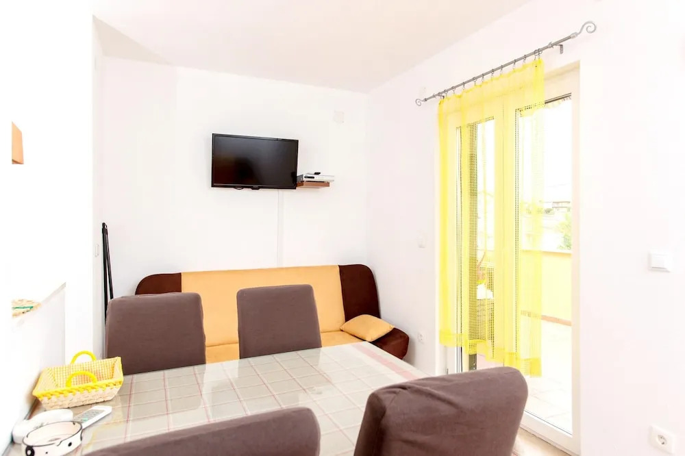Apartment With one Bedroom in Slatine, With Wonderful sea View, Enclos