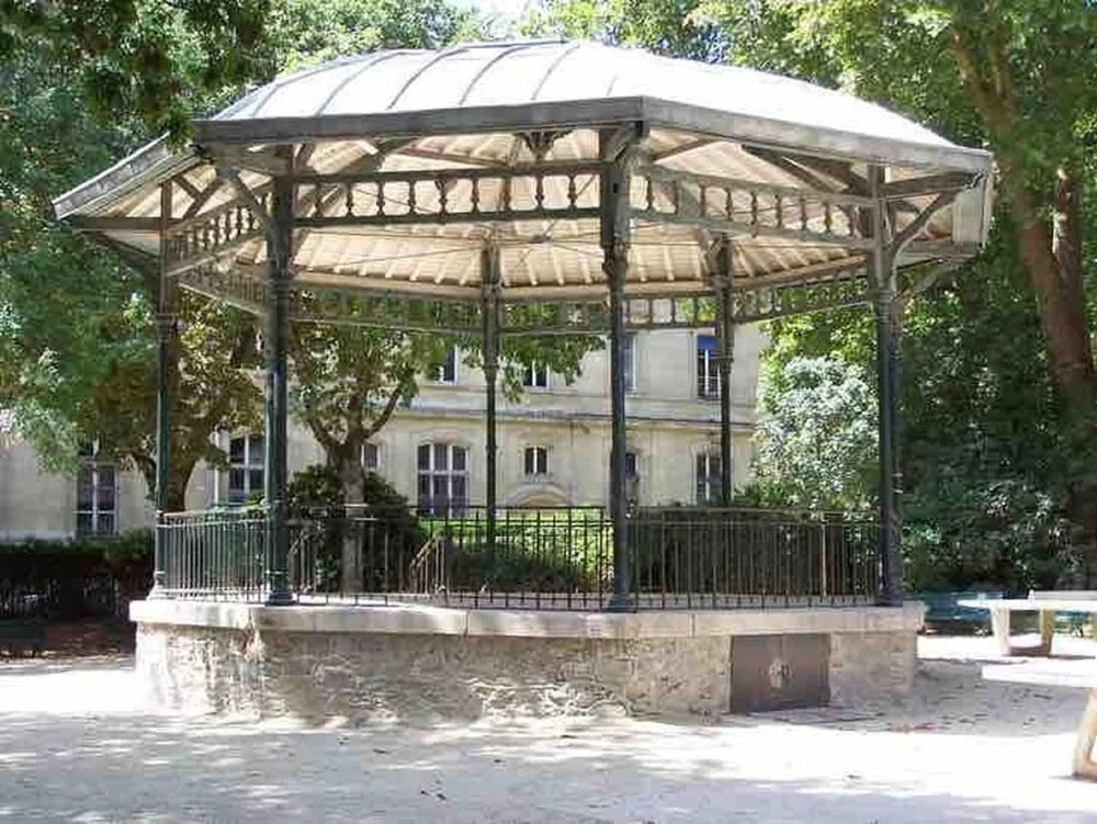 Parisian Family Apart - Sacré Coeur
