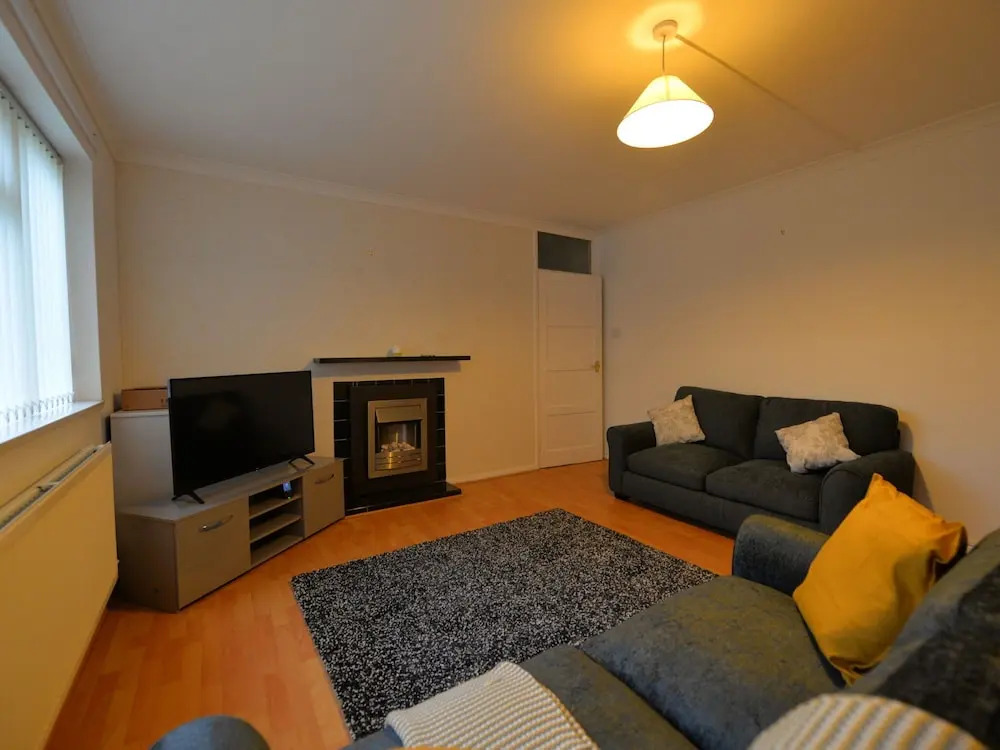 Pretty Family Apartment in Coventry Near Fargo Village
