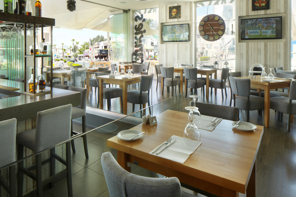 Melpo Antia Hotel & Suites