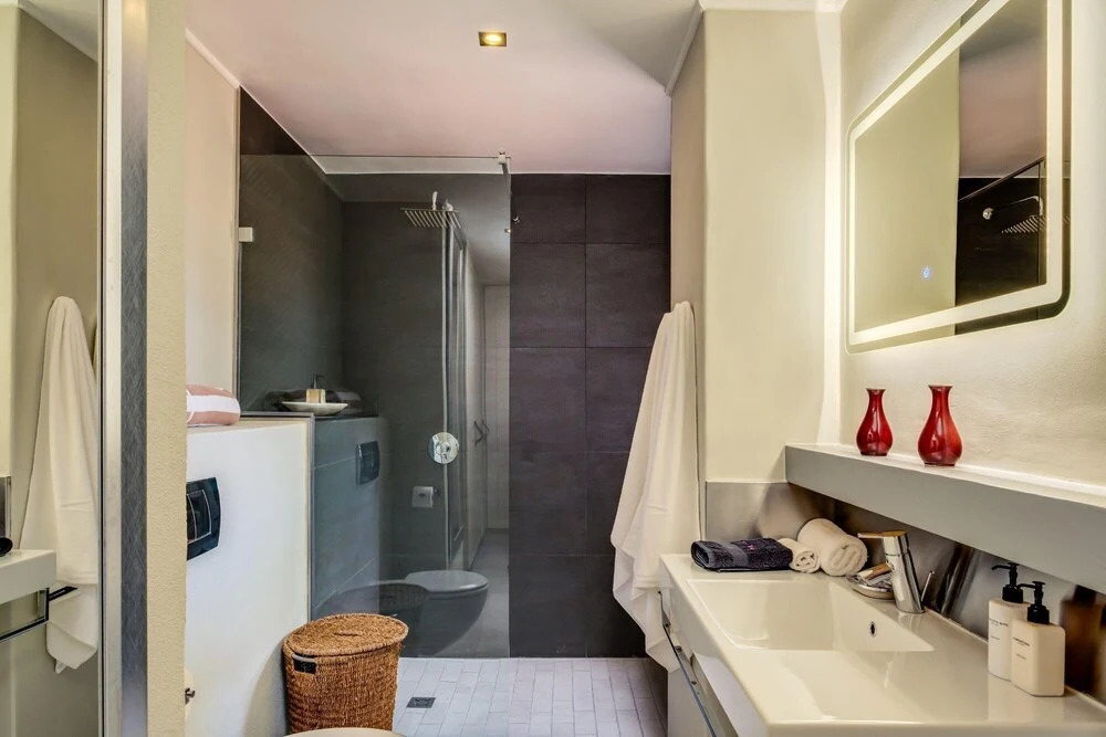 Compact Ground Floor Apartment With Private Garden and Pool 17 G Lower