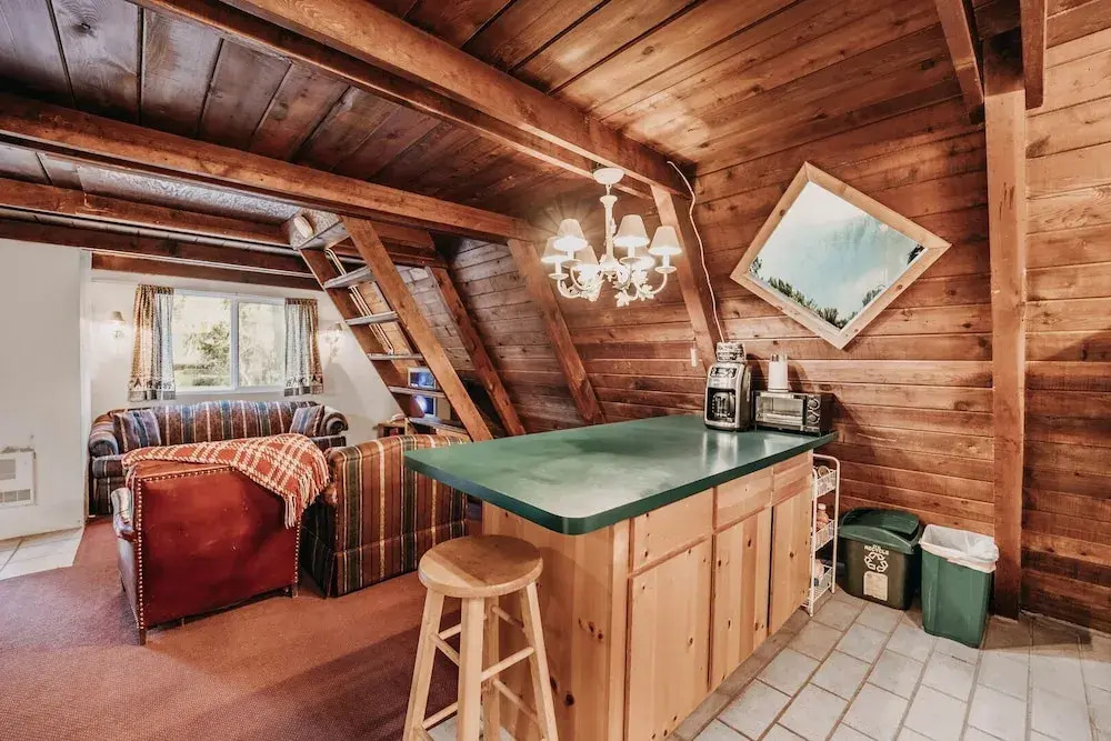 54sl - Hot Tub - Pets OK - Sleeps 4