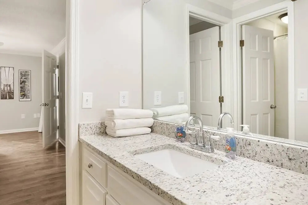 Penthouse Loft- Balcony Over Downtown Statesboro
