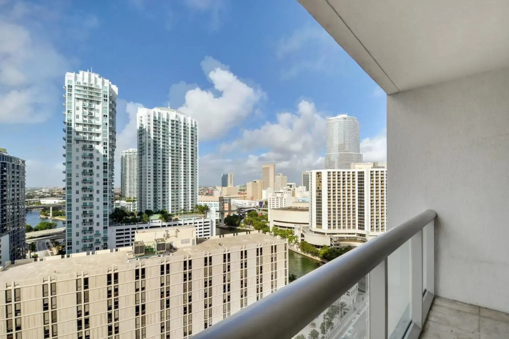 Bright Studio in Brickell by Sonder
