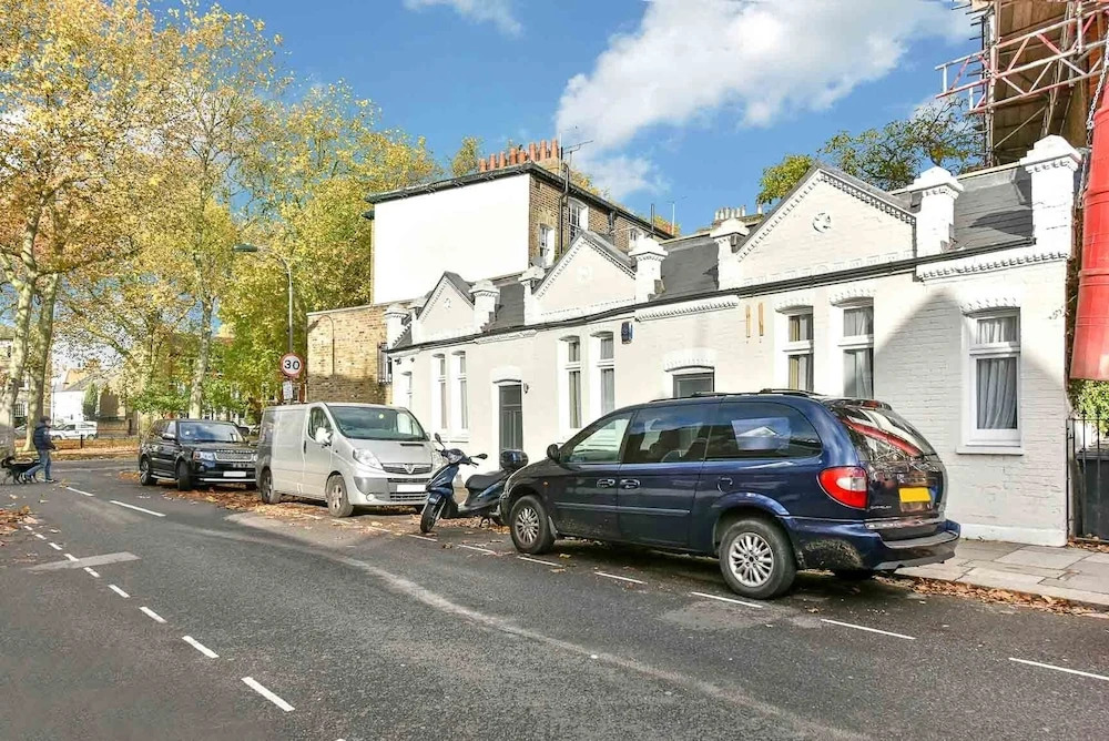 NEW Sleek and Smart 2BD Flat in Fulham/Chelsea