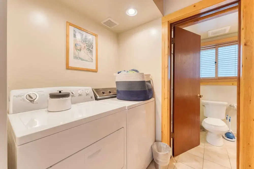 Lake + Beach Access, Pool, Tennis Walk to Chambers Tahoe Timber by Avantstay