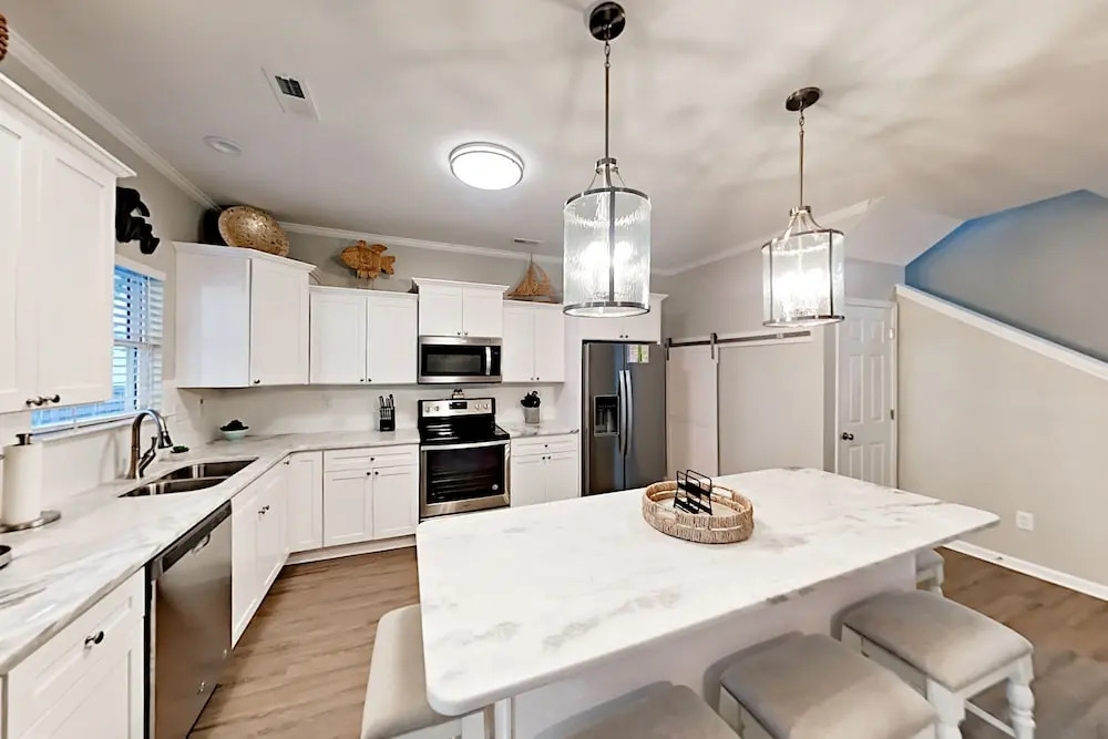 S Kings #1158 - 7 Br Home