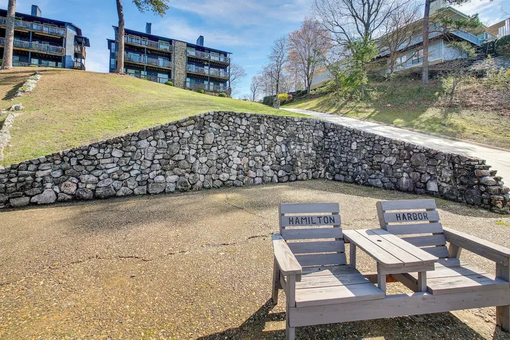 5 Mi to Casino: Waterfront Condo in Hot Springs!