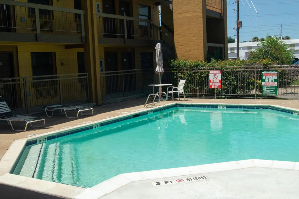Americas Inn Houston/Stafford /Sugarland