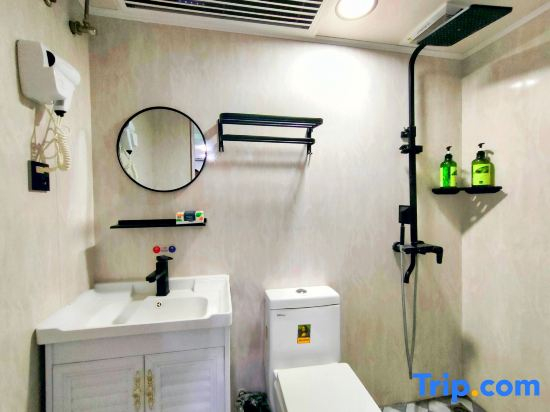 Huakai Vacation Apartment (Guangzhou North Station Huacheng Road Subway Station)