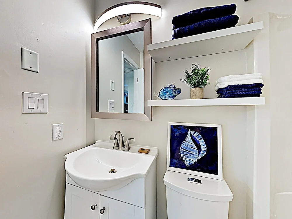 New Listing! The Chocolate W/ Kayaks 2 Bedroom Home