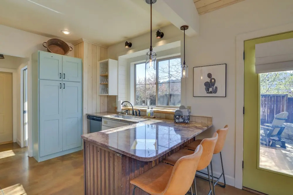 Buena Vista Vacation Home: Hot Tub, Mountain Views