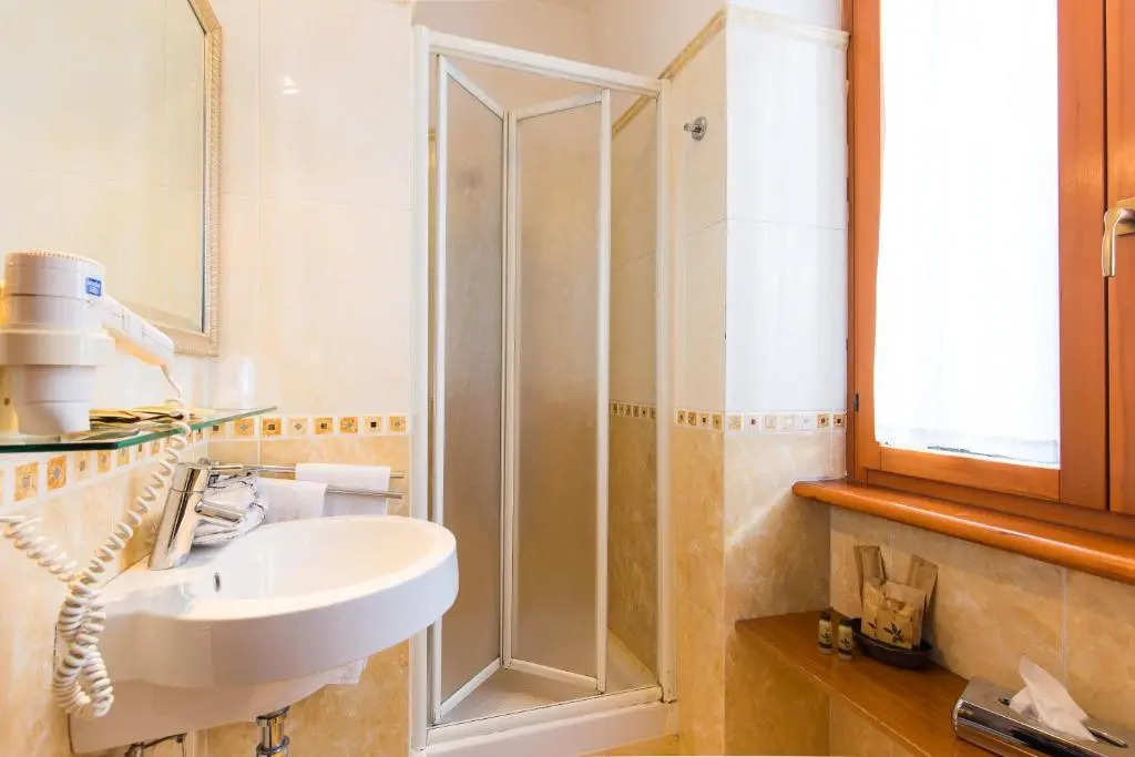 Hotel Arco Di Travertino
