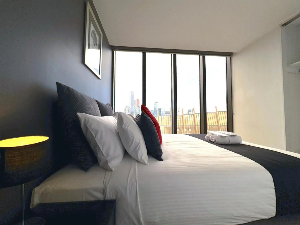Aura on Flinders Serviced Apartments