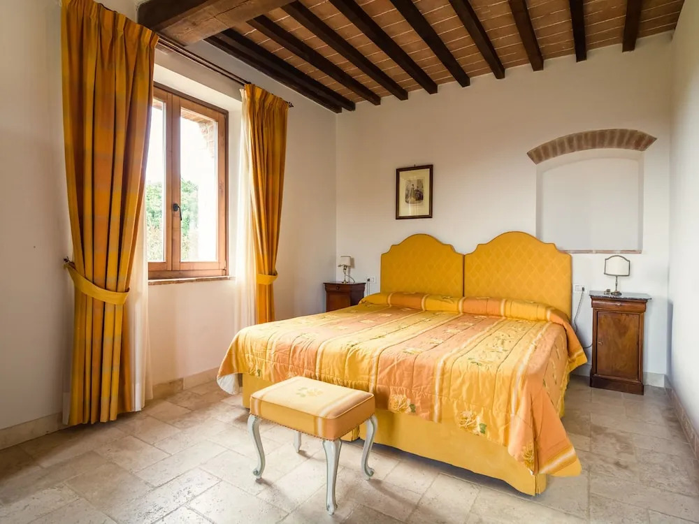 Farmhouse in Rapolano-terme With Swimming Pool, Garden, BBQ