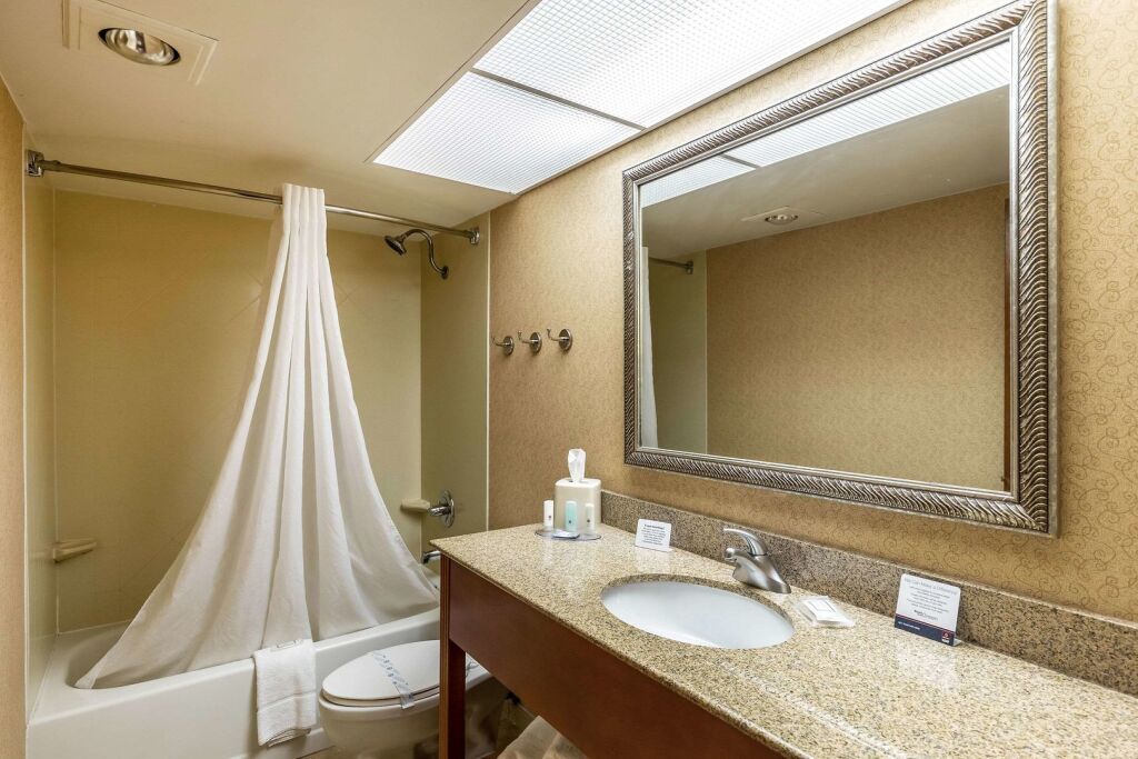 Tulsa Square Hotel Central, I-44 By OYO