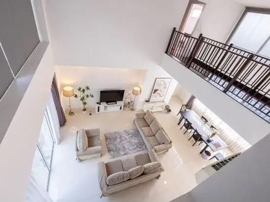 Five bedrooms pool villa