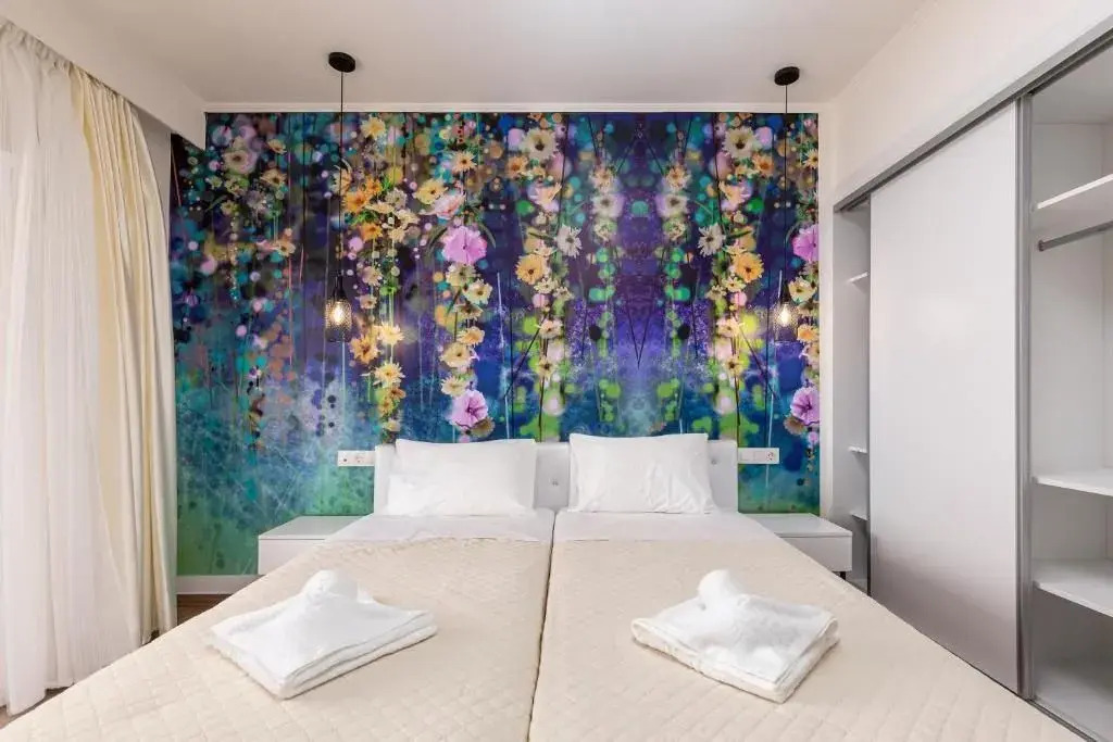 Aqua Luxury Suites by Estia