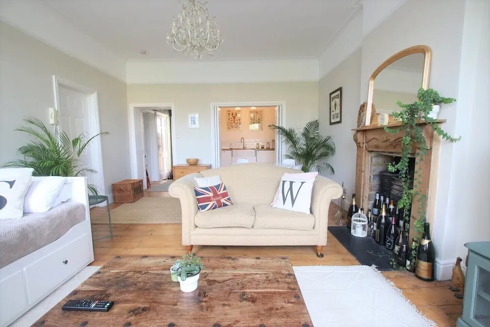 Elegant One Bedroom Home in the Heart of Clifton