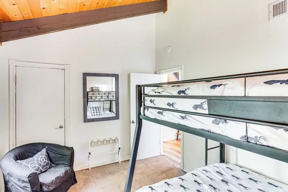 1 Mi to Lake Arrowhead Village! Cabin w/ Game Room