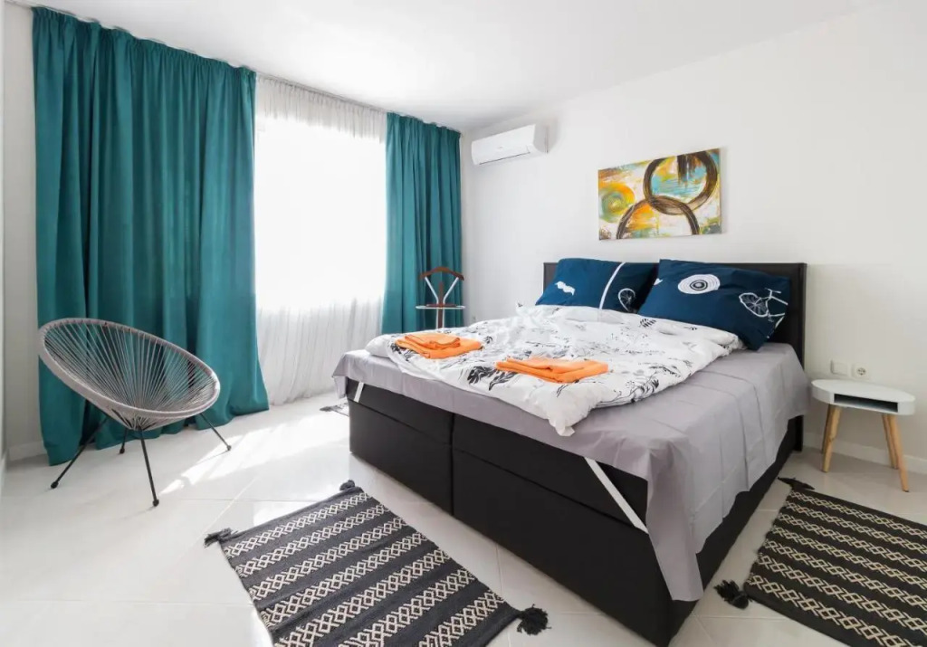 Pop your C-O-L-O-R-S - Funky and Modern 1BDR. Apt.