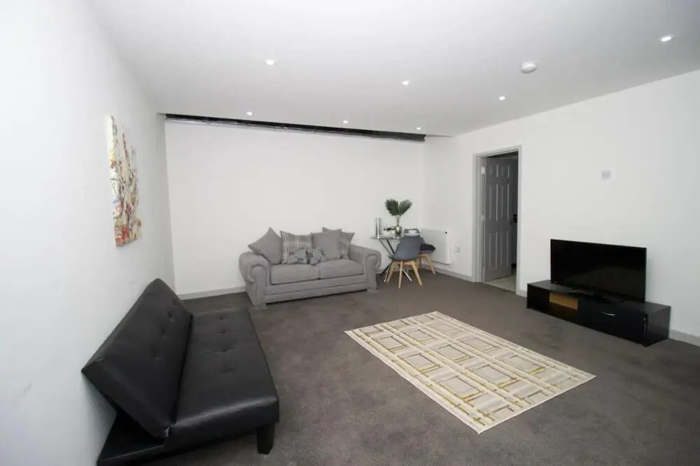 Lancing Apartments - Spacious 2 Bed - Sleeps 6 - Burnham Village