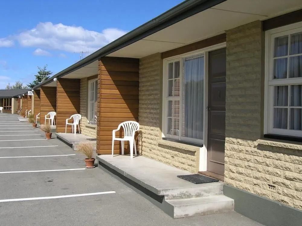 Cedar Lodge Motel